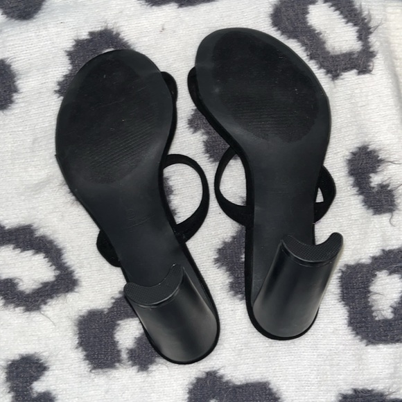 Iliana Heels Women’s Black Toe Strap Heels Suede Feel Never Worn Sz 8.5 - Picture 10 of 10